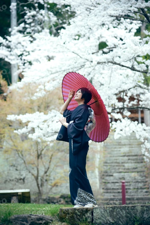 Preview: Kimono Woman