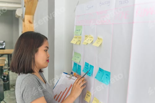 Preview: Young Asian Businesswoman Writing Notes On The Board