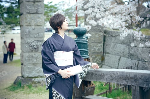 Preview: Kimono Woman