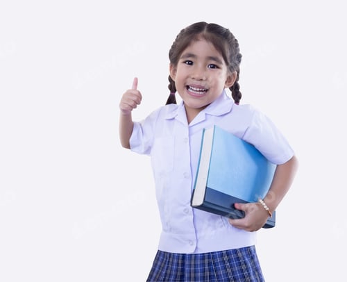 Visualização: Livro
didático de estudo para crianças asiáticas felizes. Retrato de modelo infantil mostrado como dedo com estudante