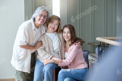 Preview: Parents And Daughters Happily Embrace Each Other In The Living Room While Taking Pictures Together