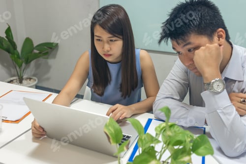 Preview: Business Team Working Together In The Office