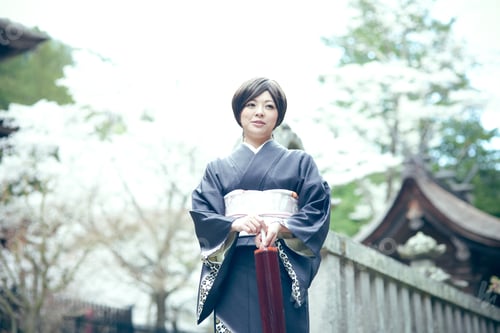 Preview: Kimono Woman
