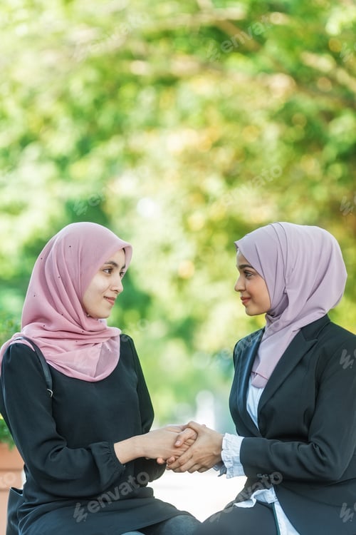 Preview: Muslim Businesswomen Shaking Hands. Outdoor Shot.