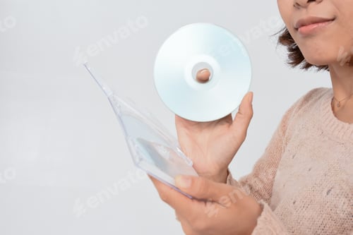 Preview: Women With A Compact Disc