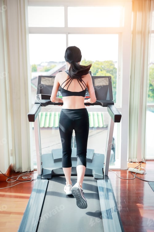 Preview: Young Healthy And Sporty Woman Workout In Gym