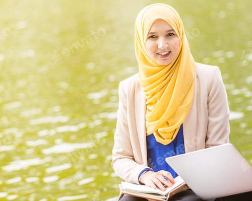 Preview: Muslim Businesswomen/Entrepreneurs Smiling And Looking Into The Camera.
