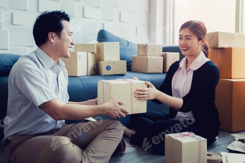 Preview: Sme Concept Men And Women Worker Packing Parcel Box In Office