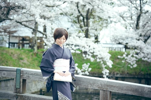Preview: Kimono Woman