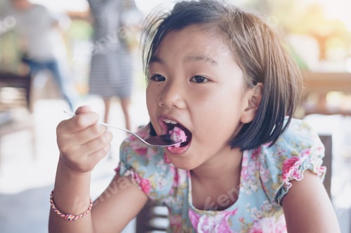 Preview: Asian Children Are Enjoying Eating Desserts.
