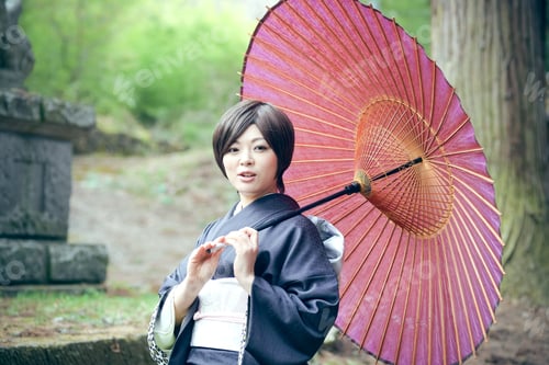 Preview: Kimono Woman