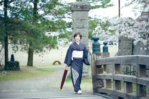 Preview: Kimono Woman