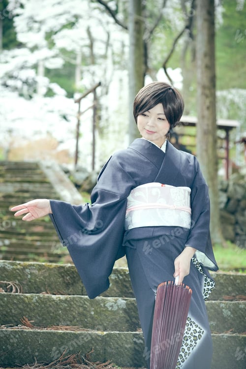 Preview: Kimono Woman