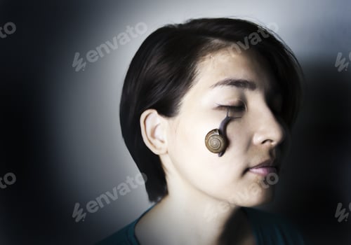 Preview: Focus Snail Massage On Face Of Asian Woman In Beauty Secret Of Rejuvination Theraphy