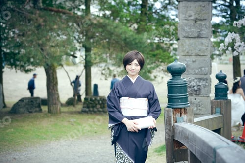 Preview: Kimono Woman
