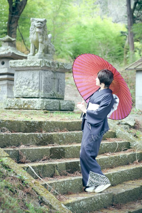 Preview: Kimono Woman