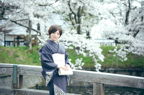 Preview: Kimono Woman