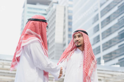 Preview: Arab Businessman Are Shaking Hand In City,Business And Finance Concept