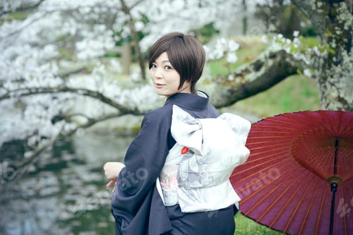 Preview: Kimono Woman