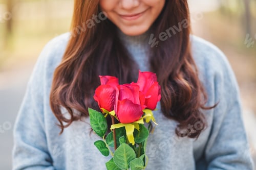 Preview: Closeup Image Of A Beautiful Asian Woman Holding Red Roses Flower With Feeling Happy On Valentine'S