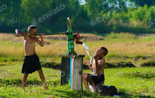 Preview: Little Boys Shower Outdoor Form The Traditional Groundwater Pump,Concepcion Happiness Of Children