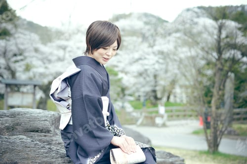 Preview: Kimono Woman