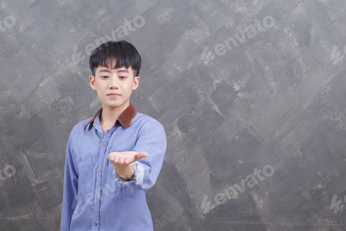Preview: Young Boy Stretched Out His Hand To Front