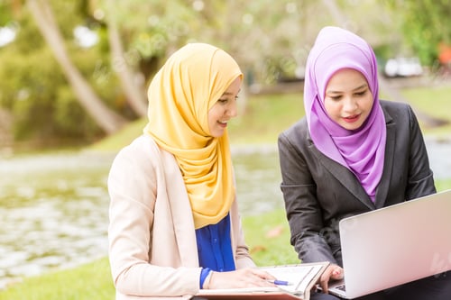 Preview: Muslim Businesswomen/Entrepreneurs Discussing In Front Of A Laptop.
