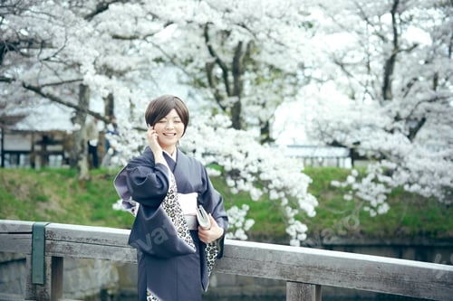 Preview: Kimono Woman