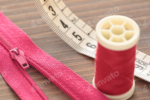 Preview: Hand Sewing Needle With Red Thread Bobbin