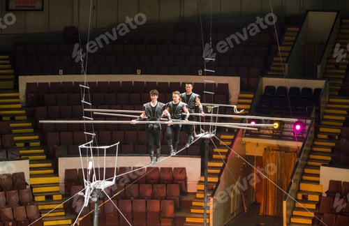 Preview: Rope Walkers In The Circus