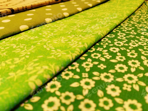 Preview: Floral Fabric Close Up in Green and White