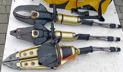 Preview: The New Closed Jaws Of A Mechanical Hydraulic Rescue Tools