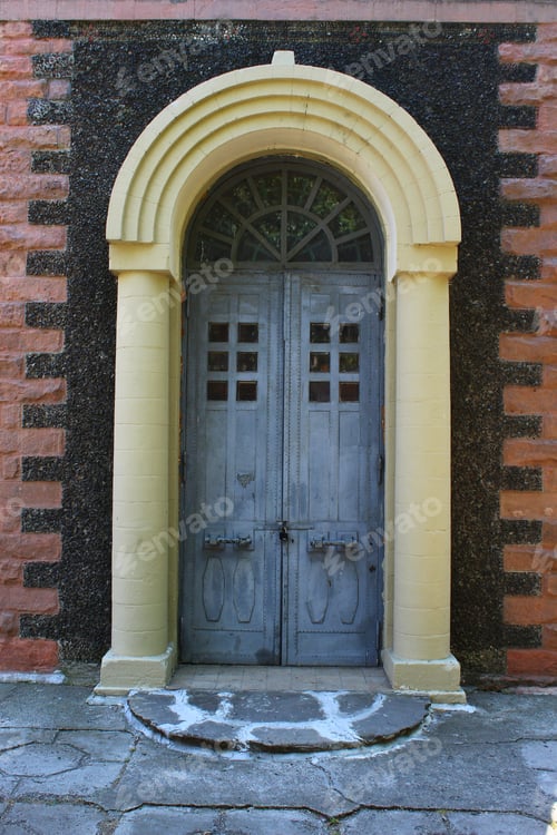 Preview: Closed Huge Metal Door Symbol