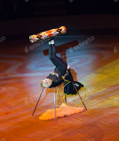 Vista previa: Juggler Performance In The Circus