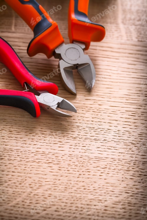 Preview: Two Nippers Very Close Up On Wooden Board