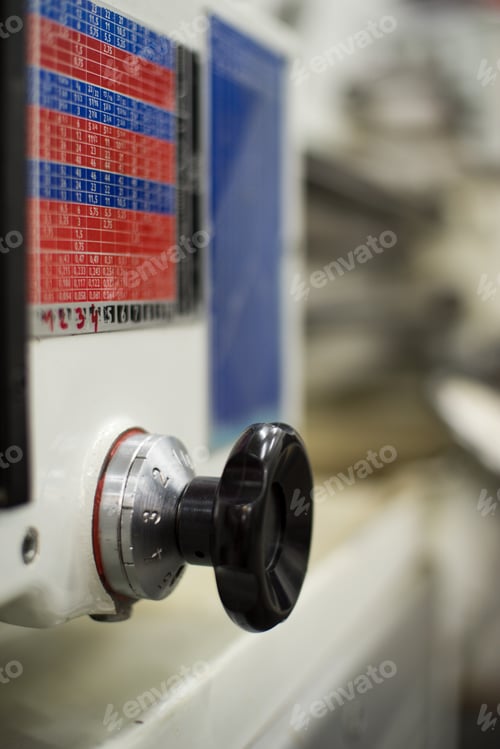 Preview: Abandoned Machine Metalworking Lathe In A Factory Closing Due To The Pandemic Virus.