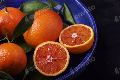 Preview: Sicilian Oranges On A Vintage Ceramic Plate, Sliced Half With Leaves