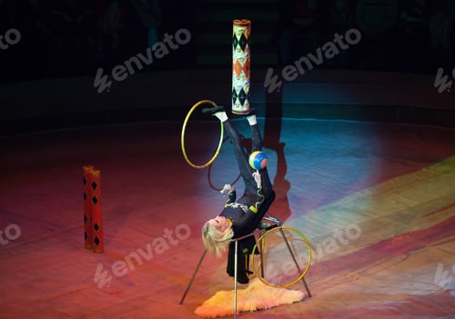 Preview: Juggler Performance In The Circus