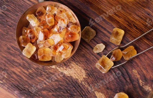 Preview: Refreshing Iced Green Tea With Peaches And Mint, Served In A Glass With Ice Cubes And Brown Sugar
