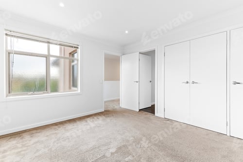 Preview: Empty And Unfurnished Brand New Apartment