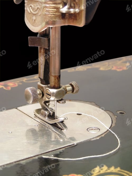 Preview: Old Metal Sewing Machine