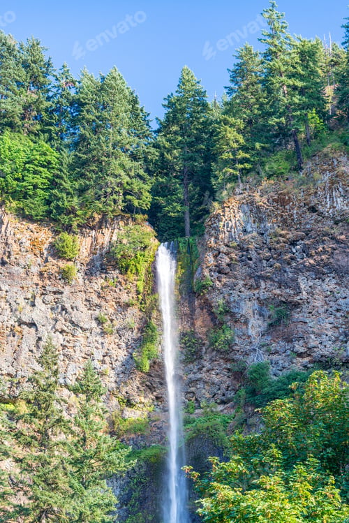 Preview: Multnomah Falls, Oregon.