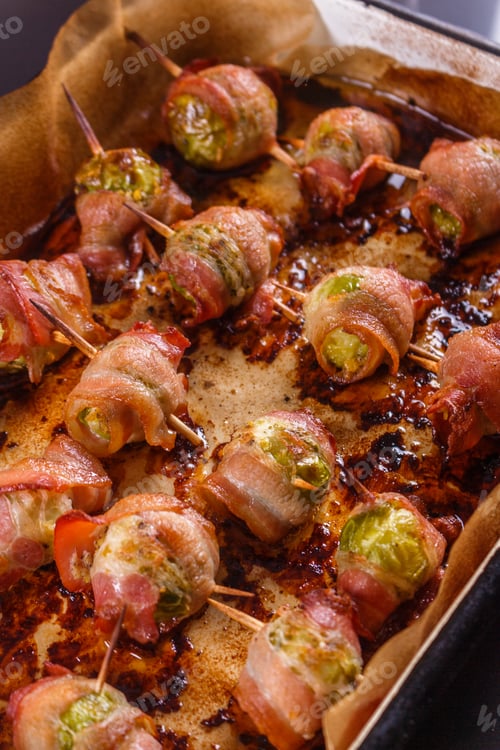 Preview: Fresh Green Brussels Sprouts Wrapped In Fragrant Smoked Bacon
