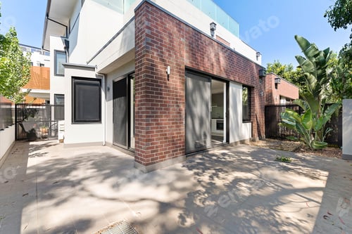 Preview: Empty And Unfurnished Brand New Apartment