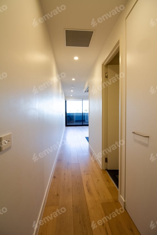 Preview: Empty Modern Apartment