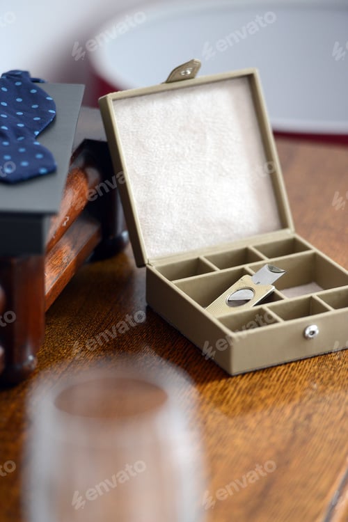 Preview: Brown Leather Box With Bow Tie Cigar Cutter And Cufflinks