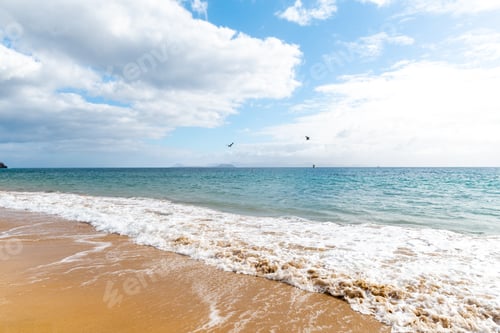 Visualização: Panorama da bela praia e do mar tropical de Lanzarote. Canárias