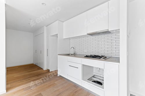 Preview: Empty And Unfurnished Brand New Apartment