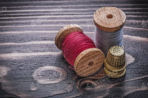Preview: Vintage Spools Of Thread Thimbles On Wooden Board Handicraft Concept.